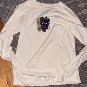 Men’s vans medium White Long Sleeve Shirt with Graphic Design